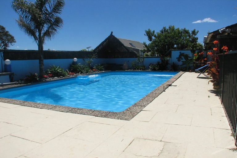 Photo of property in 35 Melandra Road, Stanmore Bay, Whangaparaoa, 0932