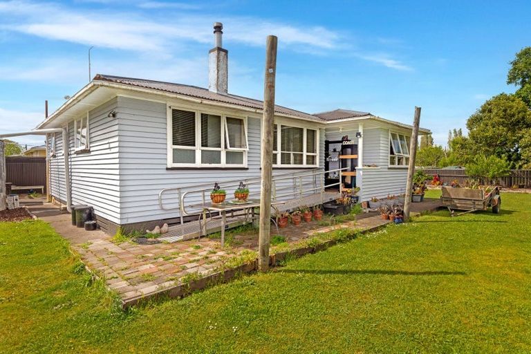 Photo of property in 35 Monkhouse Street, Tolaga Bay, 4077