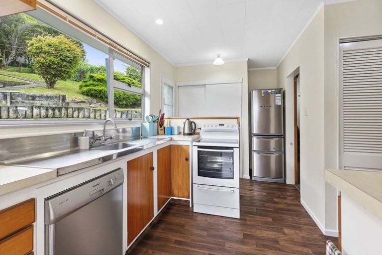 Photo of property in 13 Fyvie Avenue, Tawa, Wellington, 5028