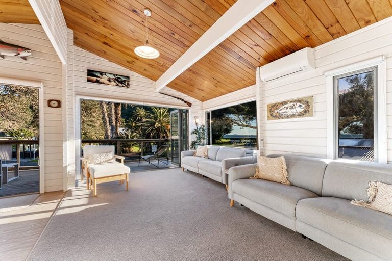 Photo of property in 54 Waiwera Road, Waiwera, Orewa, 0994