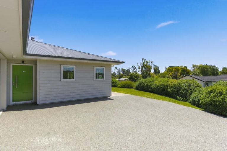 Photo of property in 1 Te Naihi Place, Paraparaumu, 5032
