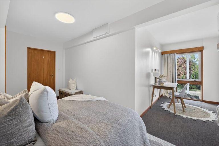 Photo of property in 1 Dyers Pass Road, Cashmere, Christchurch, 8022