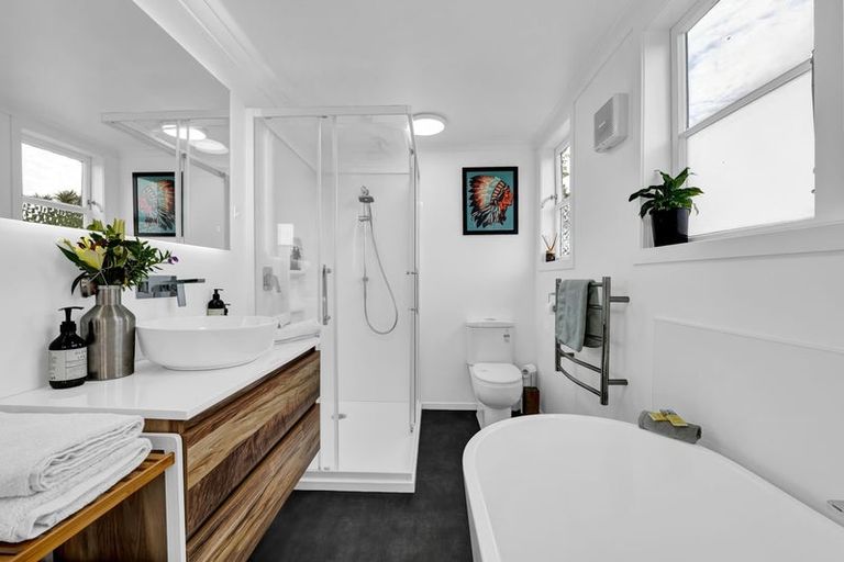 Photo of property in 28 Terou Street, Manaia, 4612