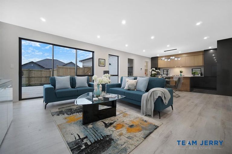 Photo of property in 83 Clarks Beach Road, Clarks Beach, 2122