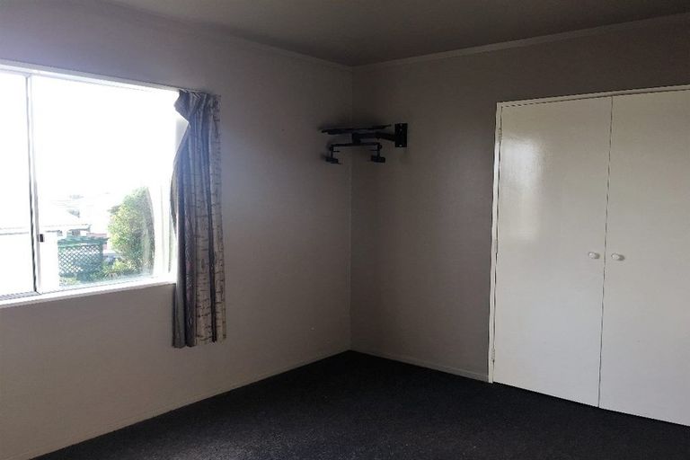 Photo of property in 7a Chetwode Grove, Newlands, Wellington, 6037