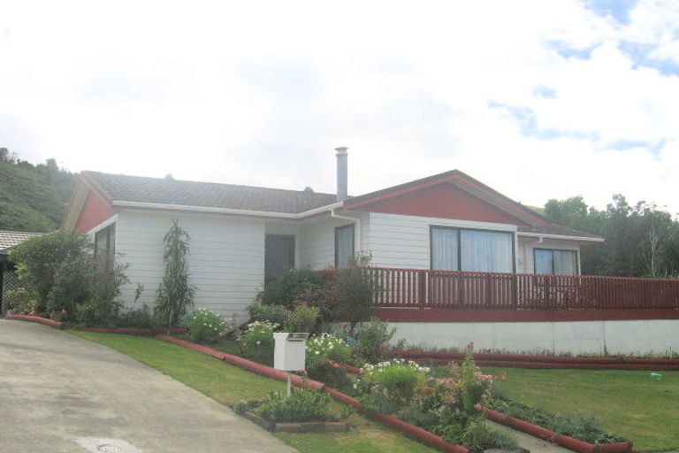Photo of property in 2/3 Opurere Grove, Tirohanga, Lower Hutt, 5010