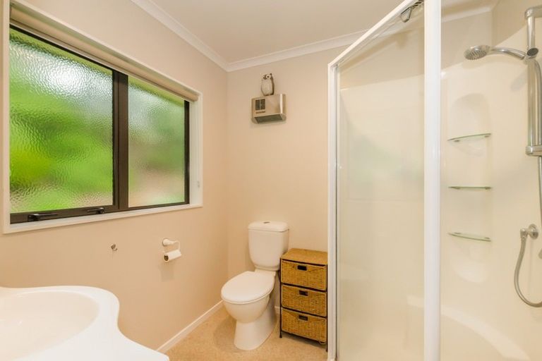 Photo of property in 16 Bluewater Place, Paraparaumu, 5032