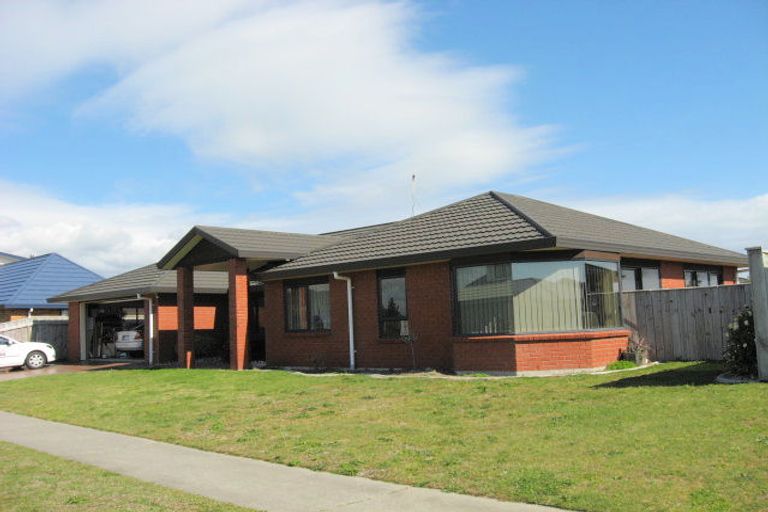 Photo of property in 6 Aburoc Place, Paraparaumu Beach, Paraparaumu, 5032