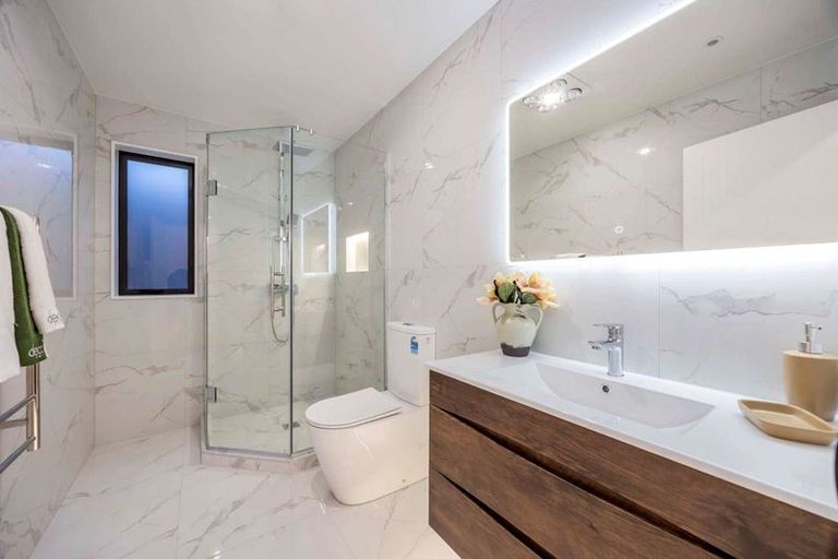 Photo of property in 32 Parkmore Drive, Rosehill, Papakura, 2113