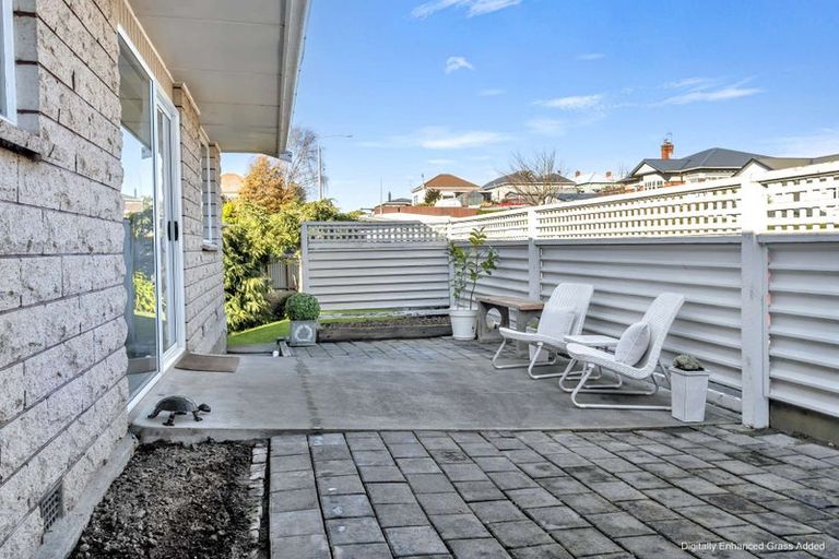 Photo of property in 2/13 Avenue Road, West End, Timaru, 7910