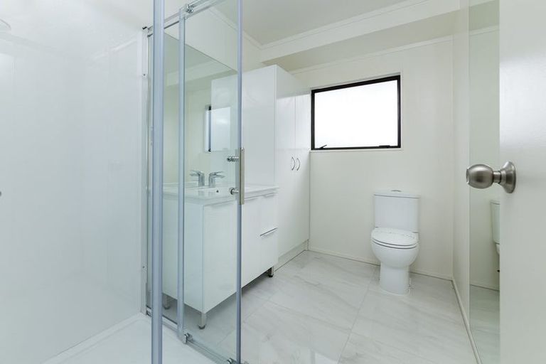 Photo of property in 1/41 Sabulite Road, Kelston, Auckland, 0602