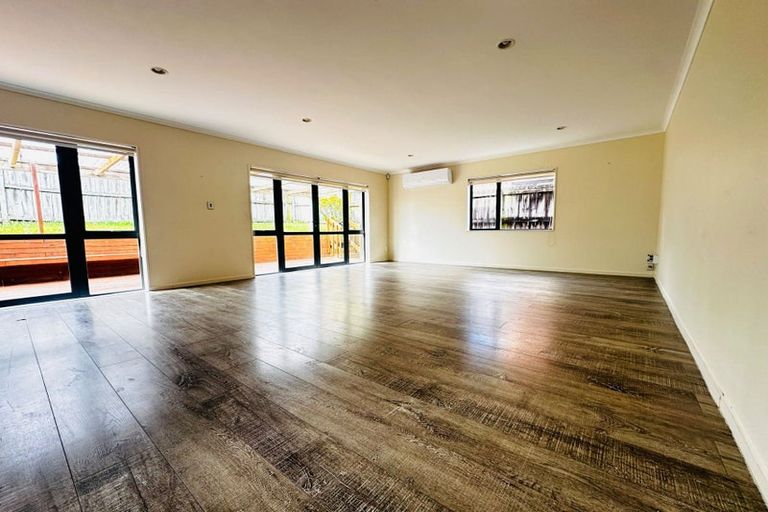 Photo of property in 14 Maypark Crescent, Flat Bush, Auckland, 2016