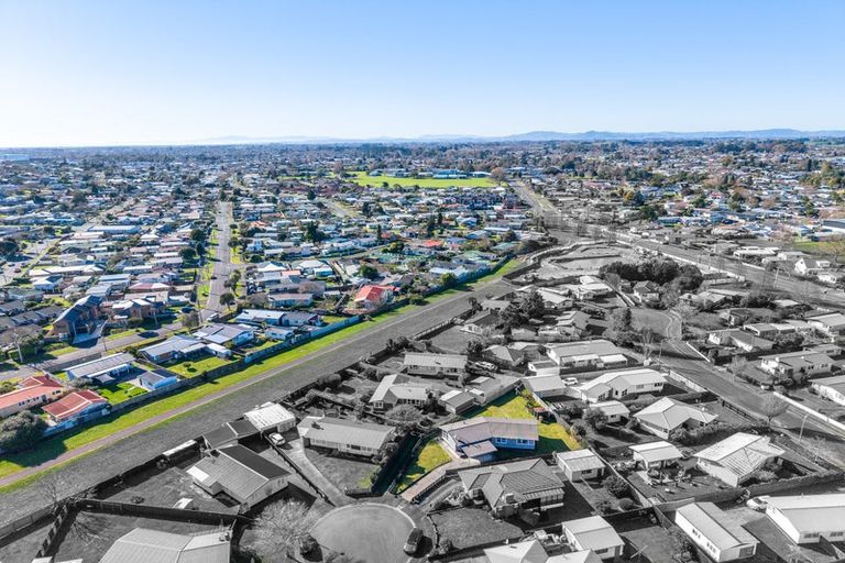 Photo of property in 10 Bremridge Place, Melville, Hamilton, 3206