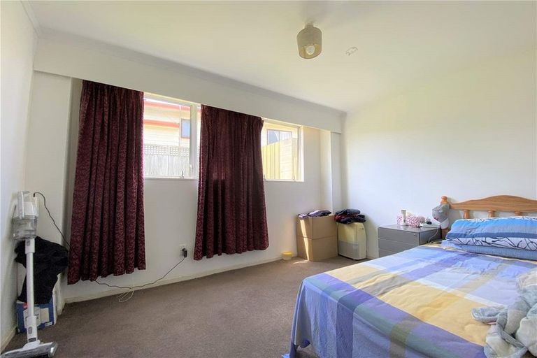 Photo of property in 23 Athena Drive, Totara Vale, Auckland, 0629