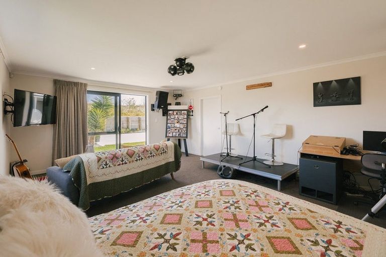 Photo of property in 50a Pratt Avenue, Foxton Beach, Foxton, 4815