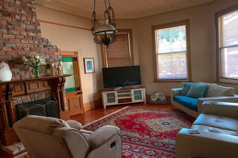 Photo of property in 5 Queen Street, Northcote Point, Auckland, 0627