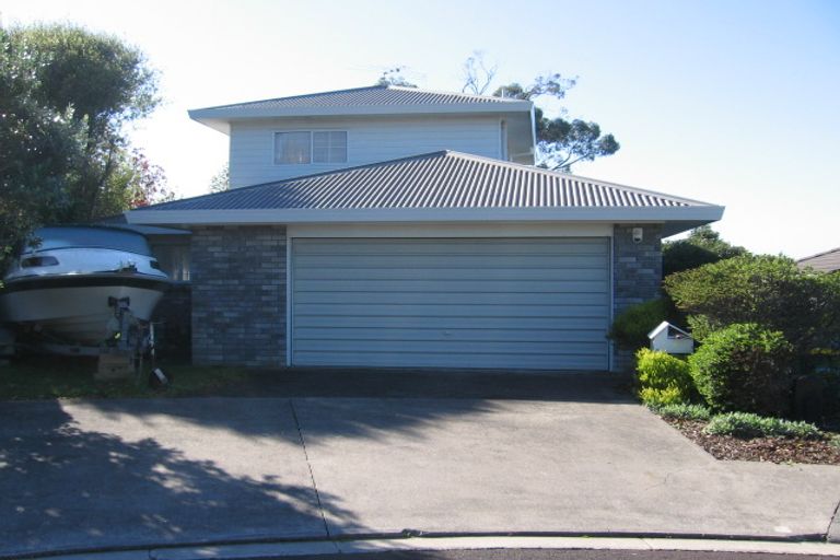 Photo of property in 26 Oakpark Place, West Harbour, Auckland, 0618