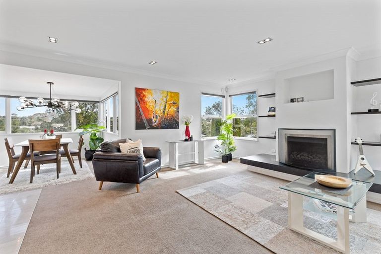 Photo of property in 16 Weatherly Road, Torbay, Auckland, 0630