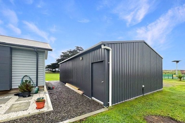 Photo of property in 120 Cummerfield Road, Foxton, 4891