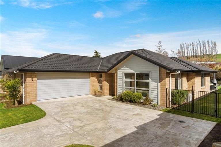 Photo of property in 61 Hamon Place, Pukehangi, Rotorua, 3015