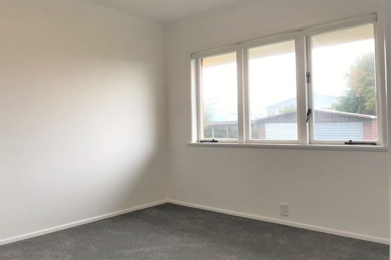 Photo of property in 3/6 Corrella Road, Belmont, Auckland, 0622