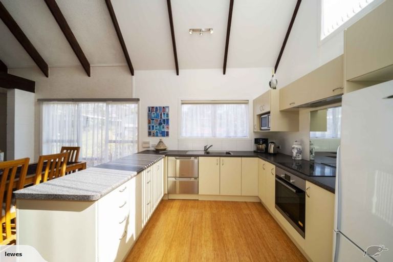 Photo of property in 13 Ambury Place, Merrilands, New Plymouth, 4312