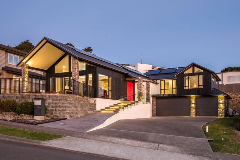 Photo of property in 14 The Fjord, Aotea, Porirua, 5024