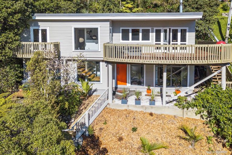 Photo of property in 40 Rona Street, Eastbourne, Lower Hutt, 5013