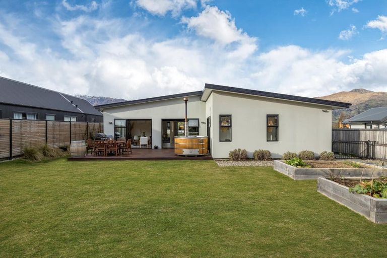Photo of property in 21 Sarges Way, Lake Hawea, Wanaka, 9382