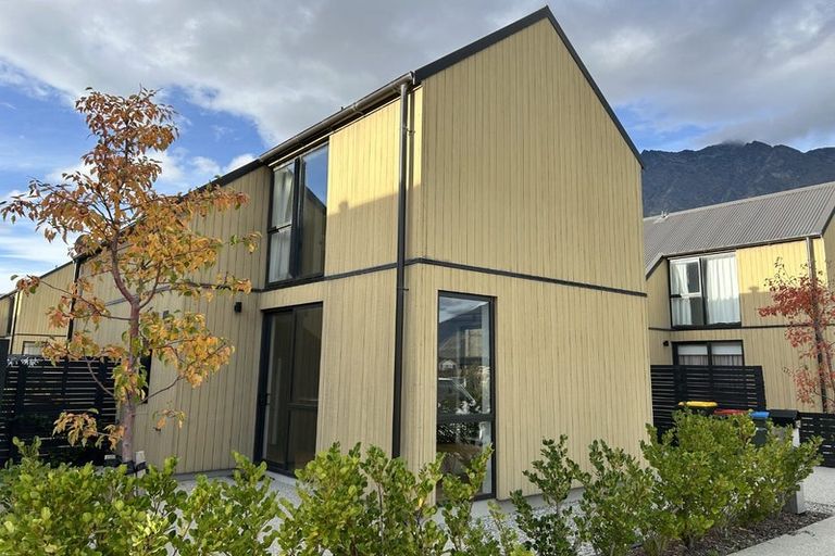 Photo of property in 12 Casterway Crescent, Jacks Point, 9371