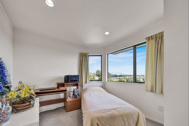 Photo of property in 3a Hillcrest Street, Glen Avon, New Plymouth, 4312