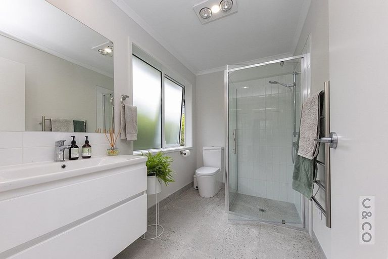 Photo of property in 31 Pitoitoi Drive, Riverhead, 0820