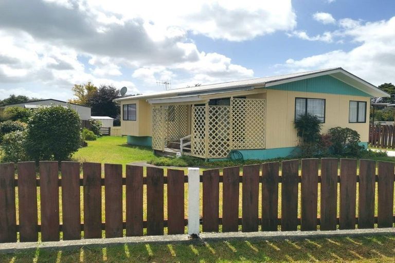 Photo of property in 1 Prion Place, One Tree Point, 0118