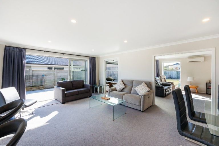 Photo of property in 34 Dogwood Way, Milson, Palmerston North, 4414