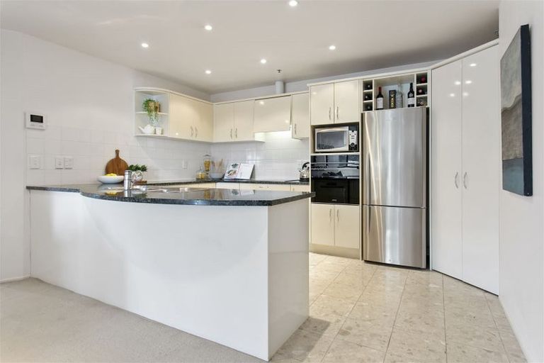Photo of property in 3c/173 Hurstmere Road, Takapuna, Auckland, 0622
