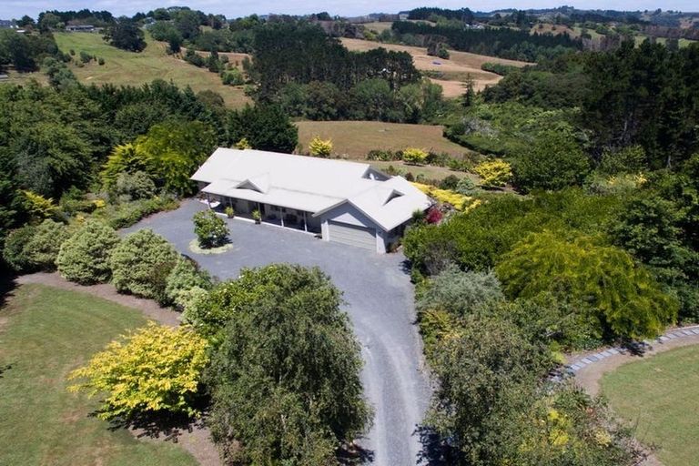 Photo of property in 249 Whitford-maraetai Road, Whitford, Howick, 2571