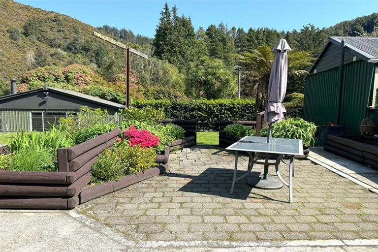 Photo of property in 20 Ramsay Street, Blacks Point, Reefton, 7830