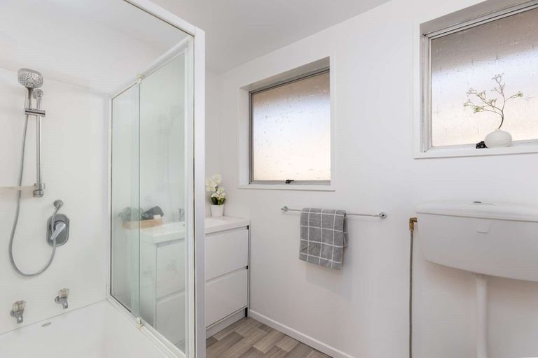 Photo of property in 2/19 Leonie Place, Aranui, Christchurch, 8061