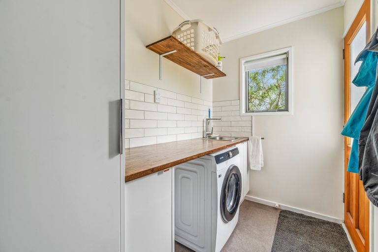 Photo of property in 1 Waitawa Place, Lynmore, Rotorua, 3010