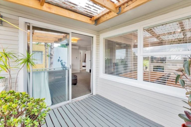 Photo of property in 4 Brunner Road, Glen Eden, Auckland, 0602