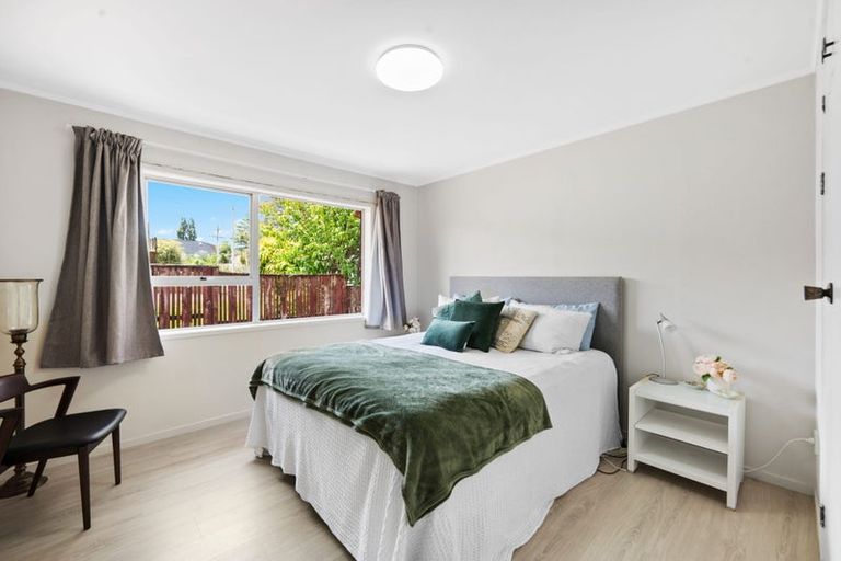 Photo of property in 2/1 Ribblesdale Road, Henderson, Auckland, 0612