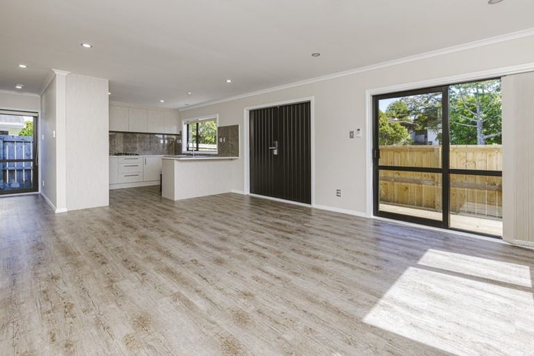 Photo of property in 4b Mirrabooka Avenue, Botany Downs, Auckland, 2010
