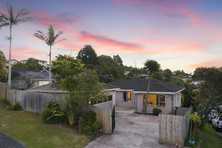 Photo of property in 12 Malmo Place, Massey, Auckland, 0614