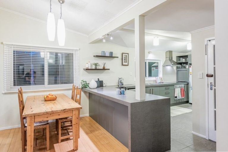 Photo of property in 2/27 Elliott Avenue, Bayview, Auckland, 0629