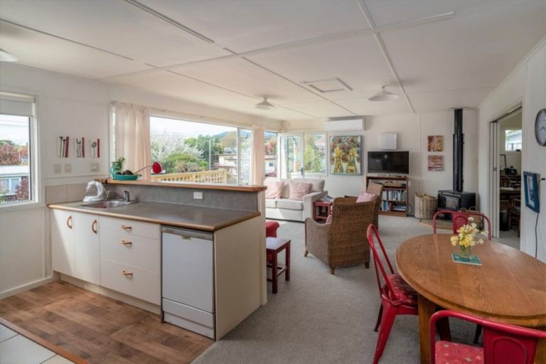 Photo of property in 49 Matuku Street, Two Mile Bay, Taupo, 3330