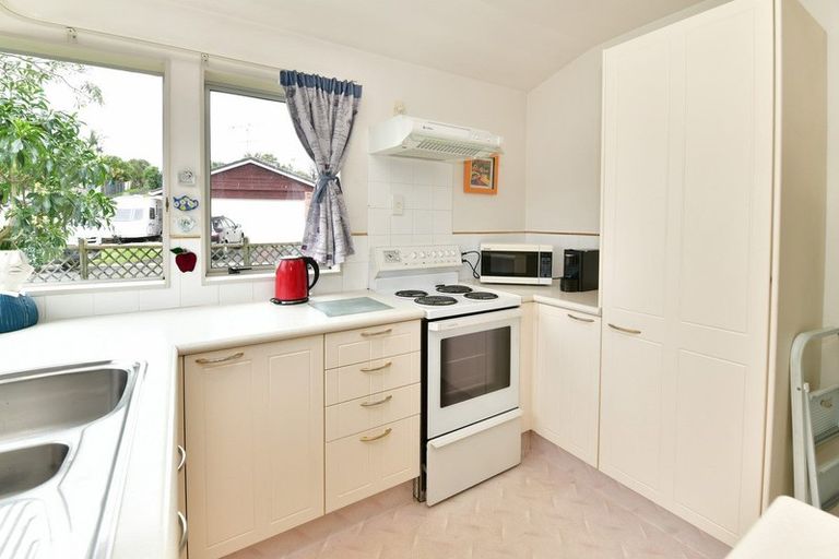 Photo of property in 15 The Grove, Red Beach, 0932