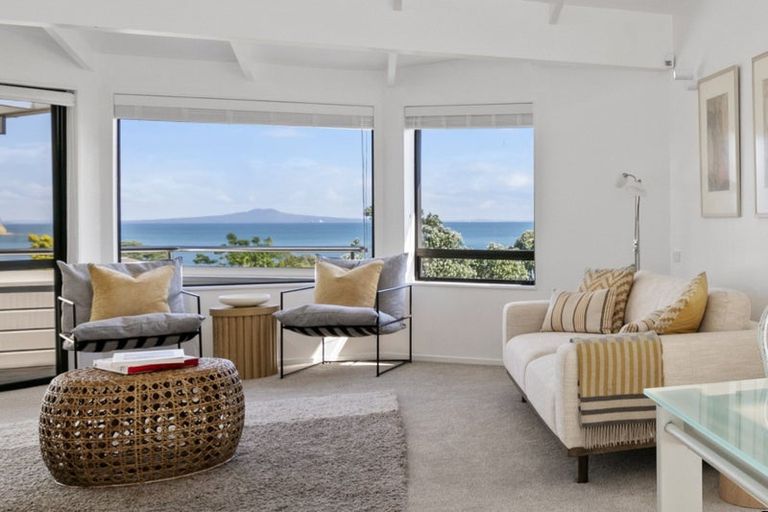 Photo of property in 19 Zita Avenue, Matakatia, Whangaparaoa, 0930