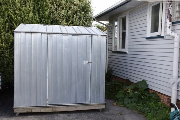 Photo of property in 14 Edgerton Road, Te Atatu Peninsula, Auckland, 0610