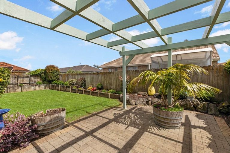 Photo of property in 25 Fernbrook Close, Burswood, Auckland, 2013