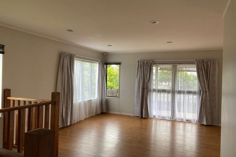 Photo of property in 22 Gosford Drive, Botany Downs, Auckland, 2010